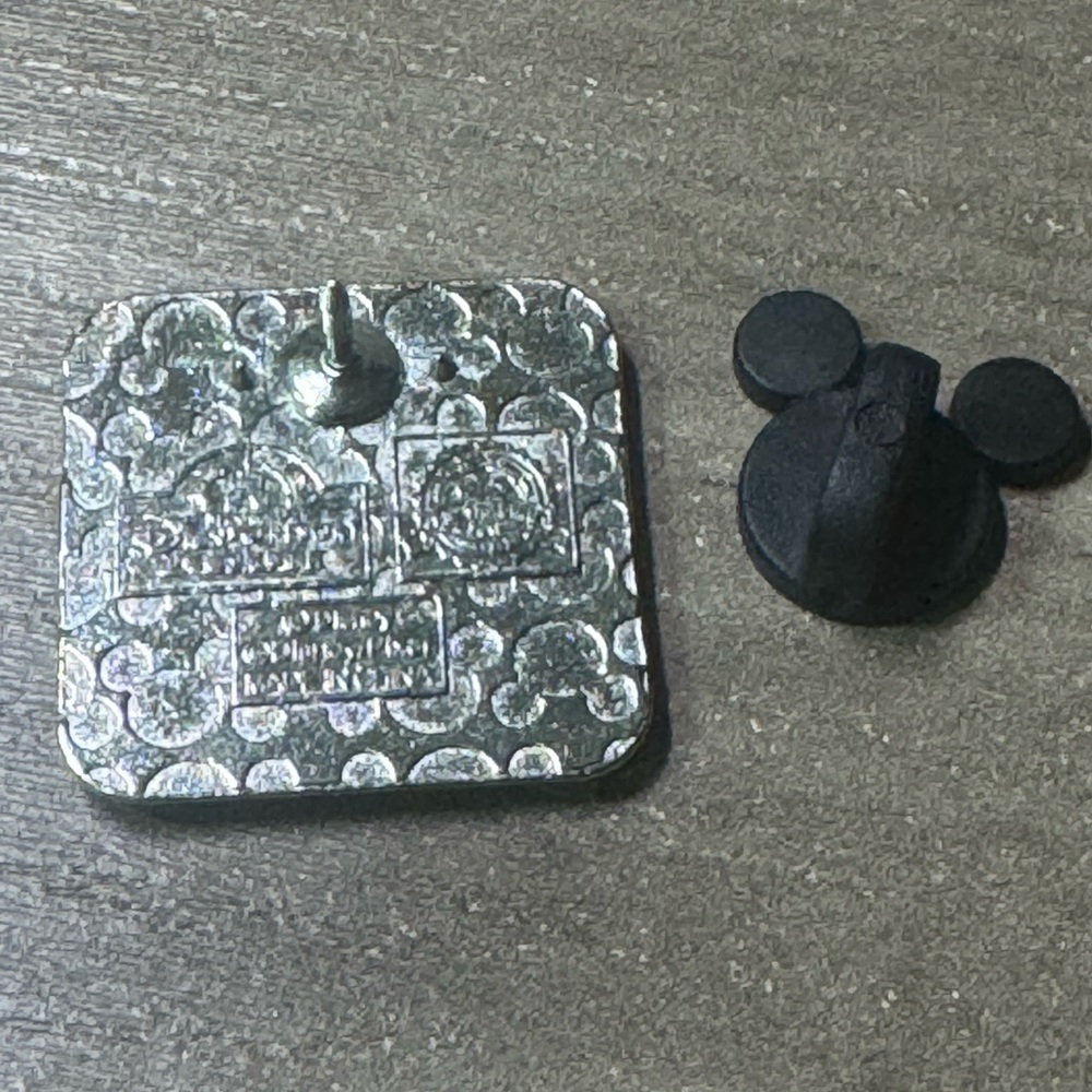5/$25 Toy Story Buzz Lightyear Pin - Picture 3 of 3